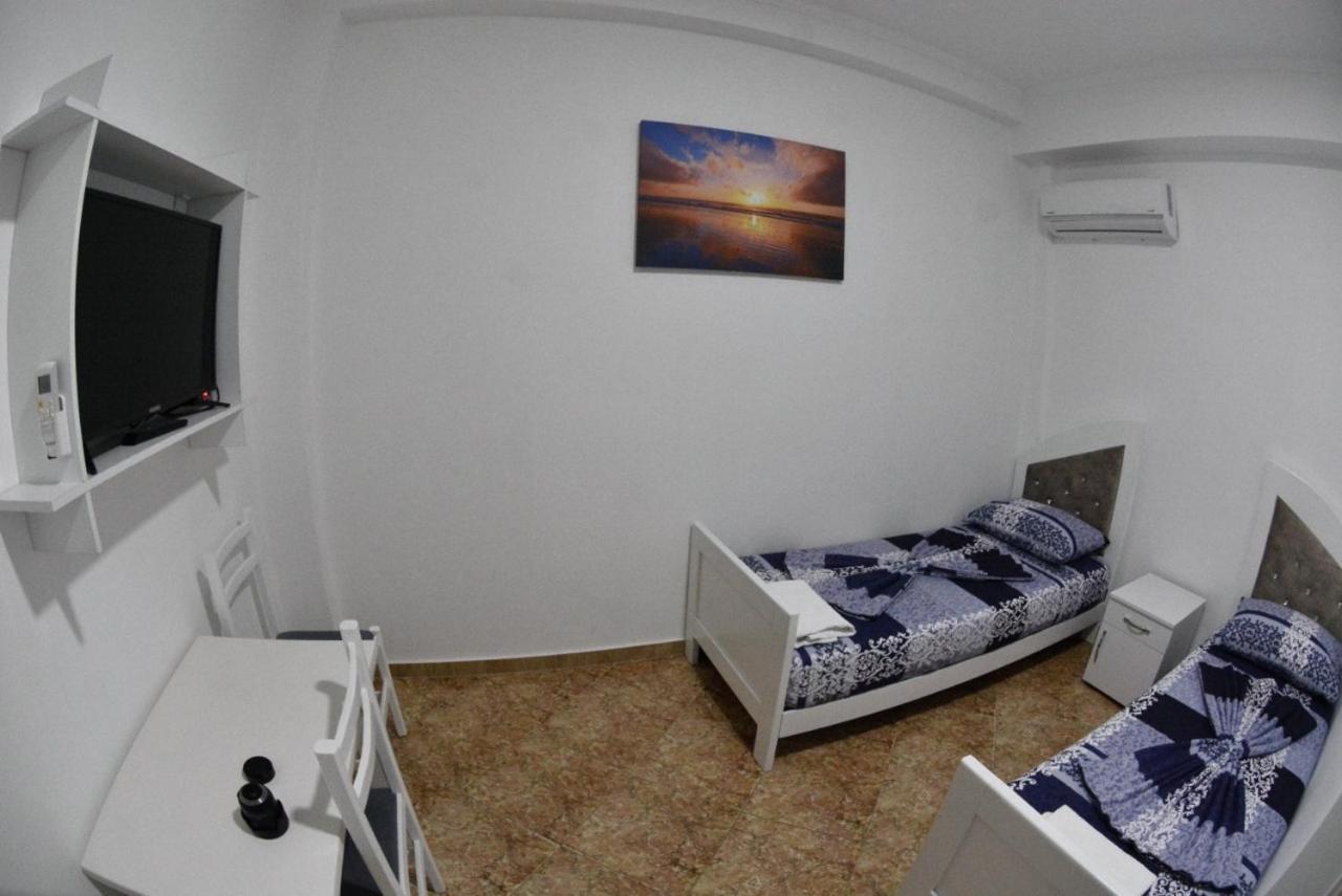Peshkopi Hotel Reci מראה חיצוני תמונה