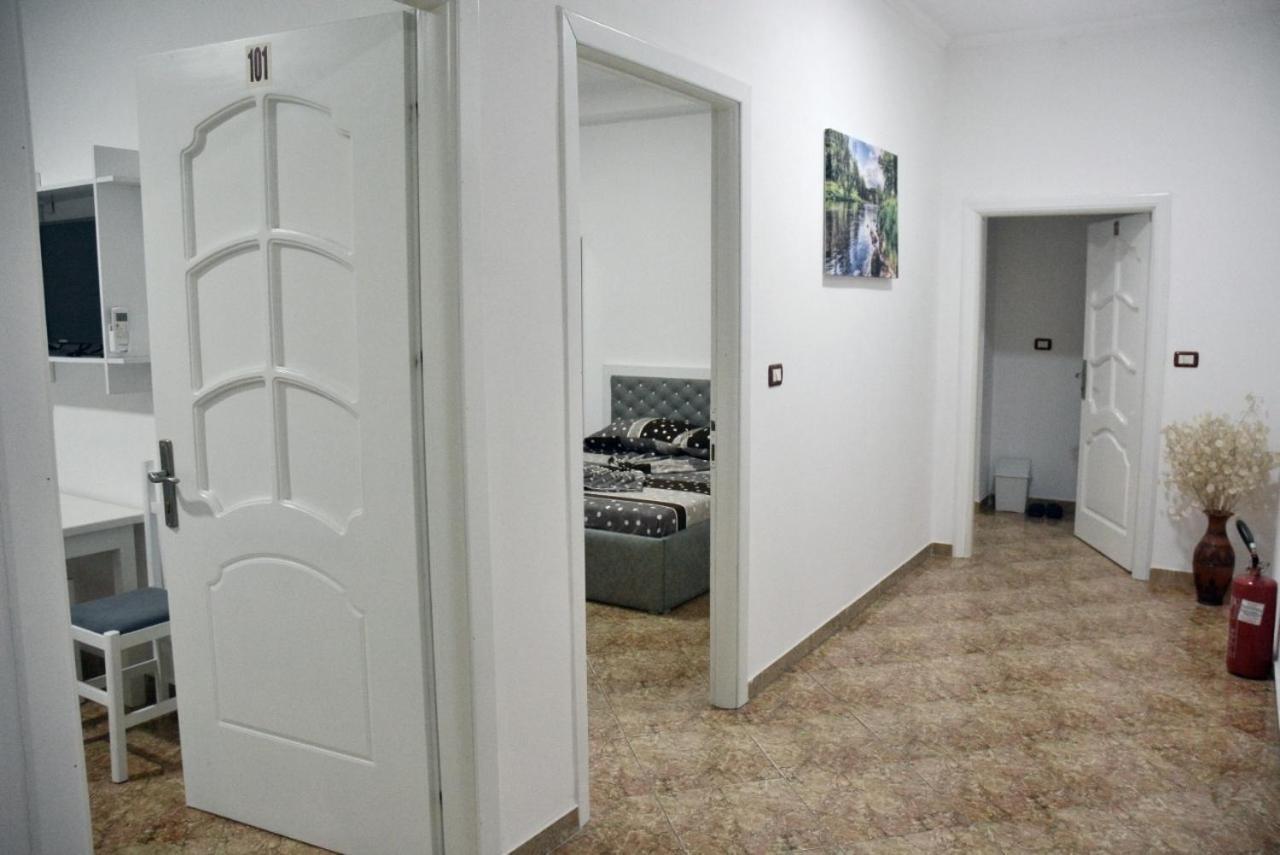 Peshkopi Hotel Reci מראה חיצוני תמונה