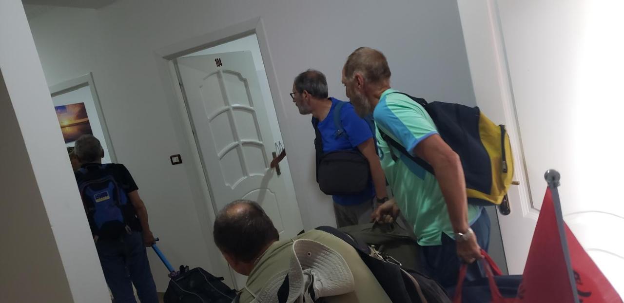 Peshkopi Hotel Reci מראה חיצוני תמונה