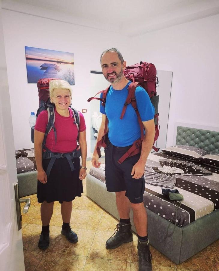 Peshkopi Hotel Reci מראה חיצוני תמונה