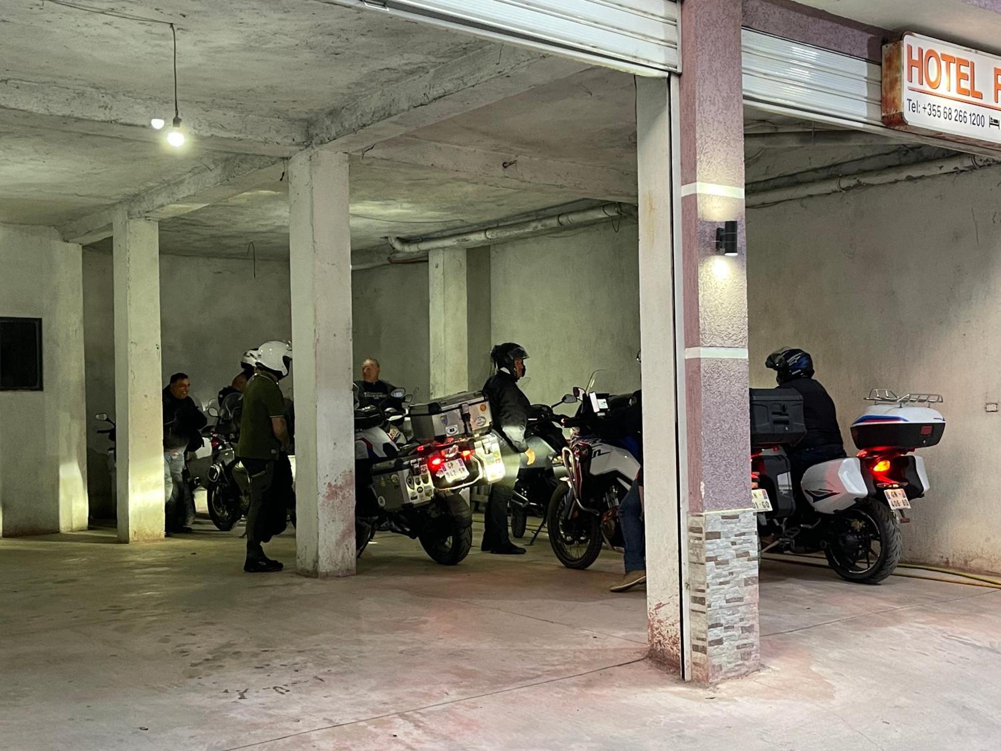 Peshkopi Hotel Reci מראה חיצוני תמונה